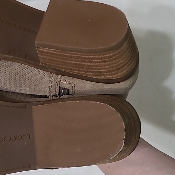 Lucky Brand women's textured suede ankle boots size 8.5 - Picture 9 of 9